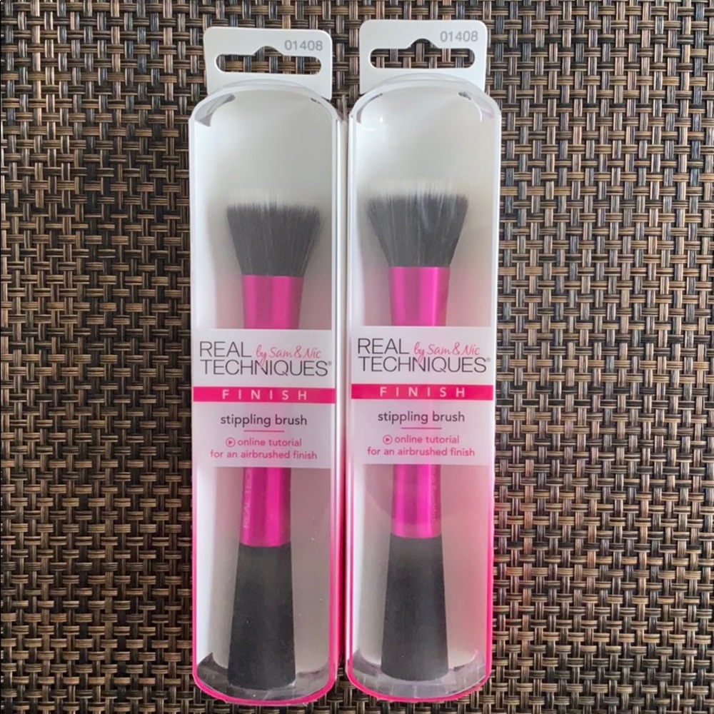 Real Techniques stippling brush